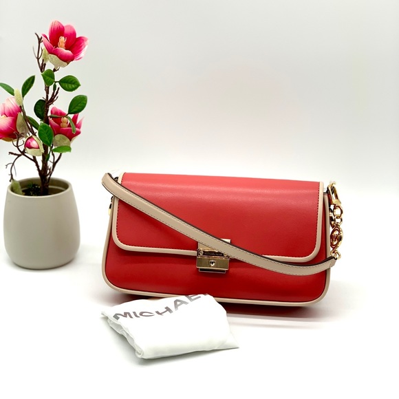 Michael Kors Bradshaw Shoulder Bag - Picture 2 of 12